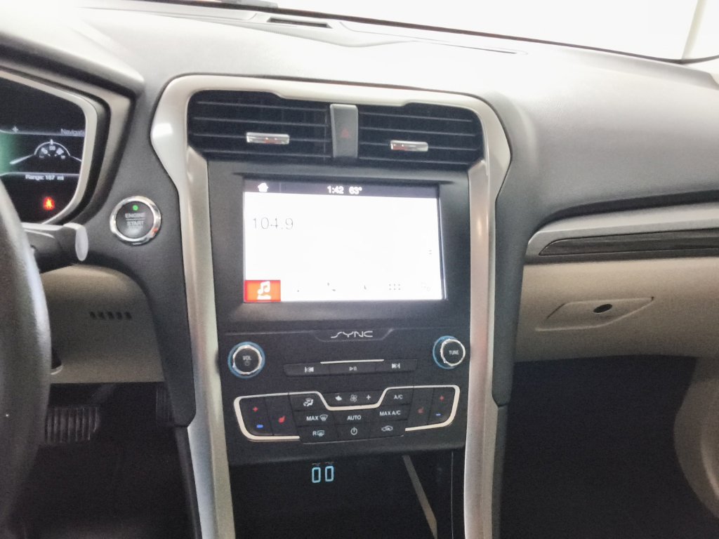 Used 2019 Ford Fusion SEL FWD image 18
