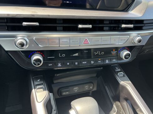 Used 2025 Kia Telluride S FWD image 33