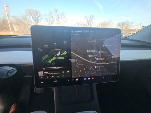 Used 2021 Tesla Model Y Long Range image 9