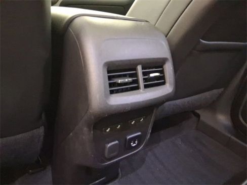 Used 2018 Chevrolet Equinox Premier image 19