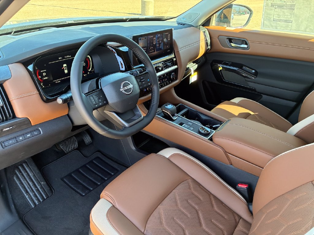 New 2026 Nissan Pathfinder Platinum AWD/4WD image 10