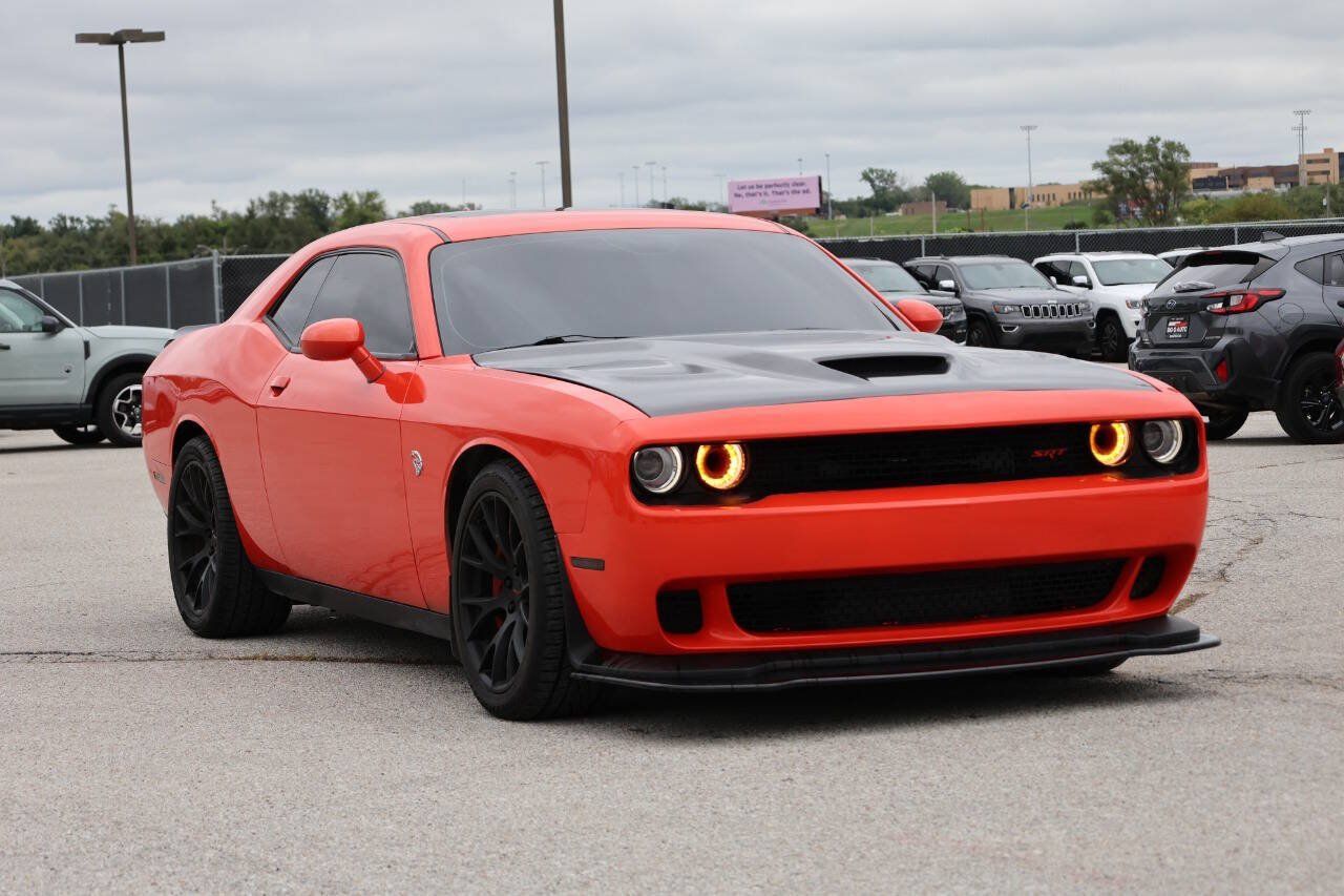 Used 2016 Dodge Challenger SRT Hellcat RWD image 4