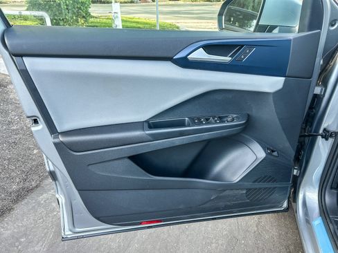 Certified 2023 Volkswagen Taos SE w/ Panoramic Sunroof Package FWD image 21