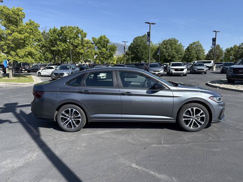 Used 2025 Volkswagen Jetta Sport FWD image 5