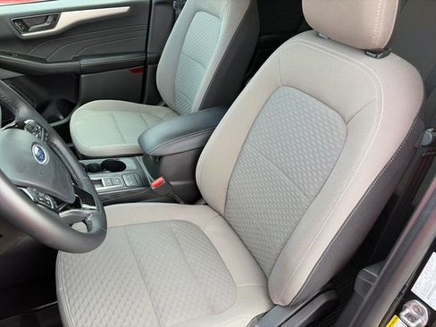 Used 2022 Ford Escape SE w/ Cold Weather Package FWD image 35