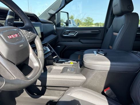 Certified 2024 GMC Sierra 2500 AT4 w/ AT4 Premium Plus Package AWD/4WD image 15