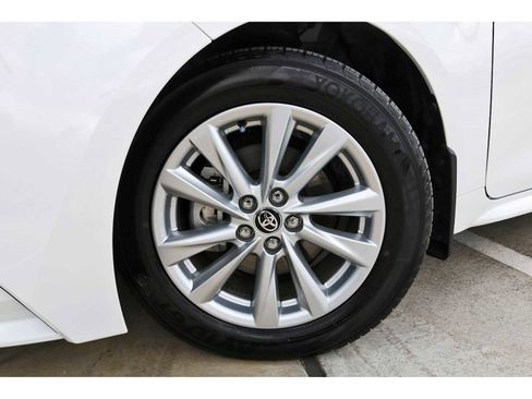 Used 2025 Toyota Corolla XLE image 30