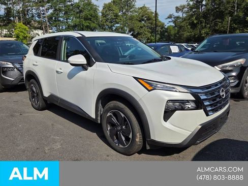 Used 2025 Nissan Rogue SV FWD image 16