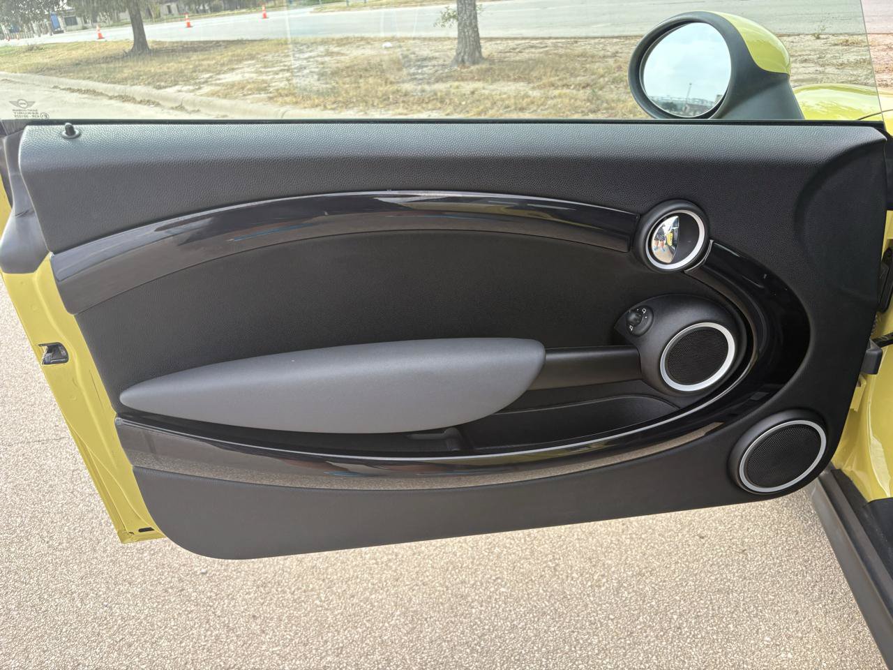 Used 2009 MINI Cooper Convertible FWD image 27