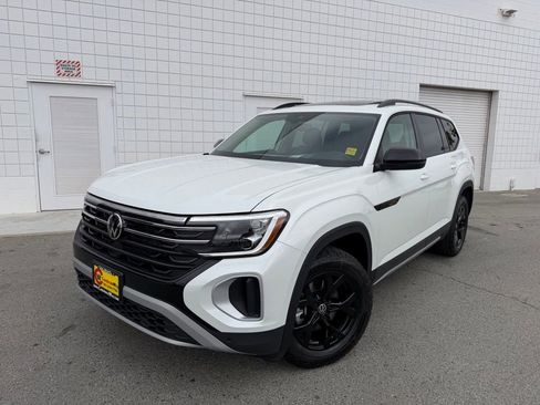 New 2026 Volkswagen Atlas Peak Edition AWD/4WD image 1