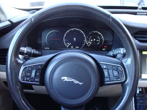 Used 2017 Jaguar XF Prestige image 15