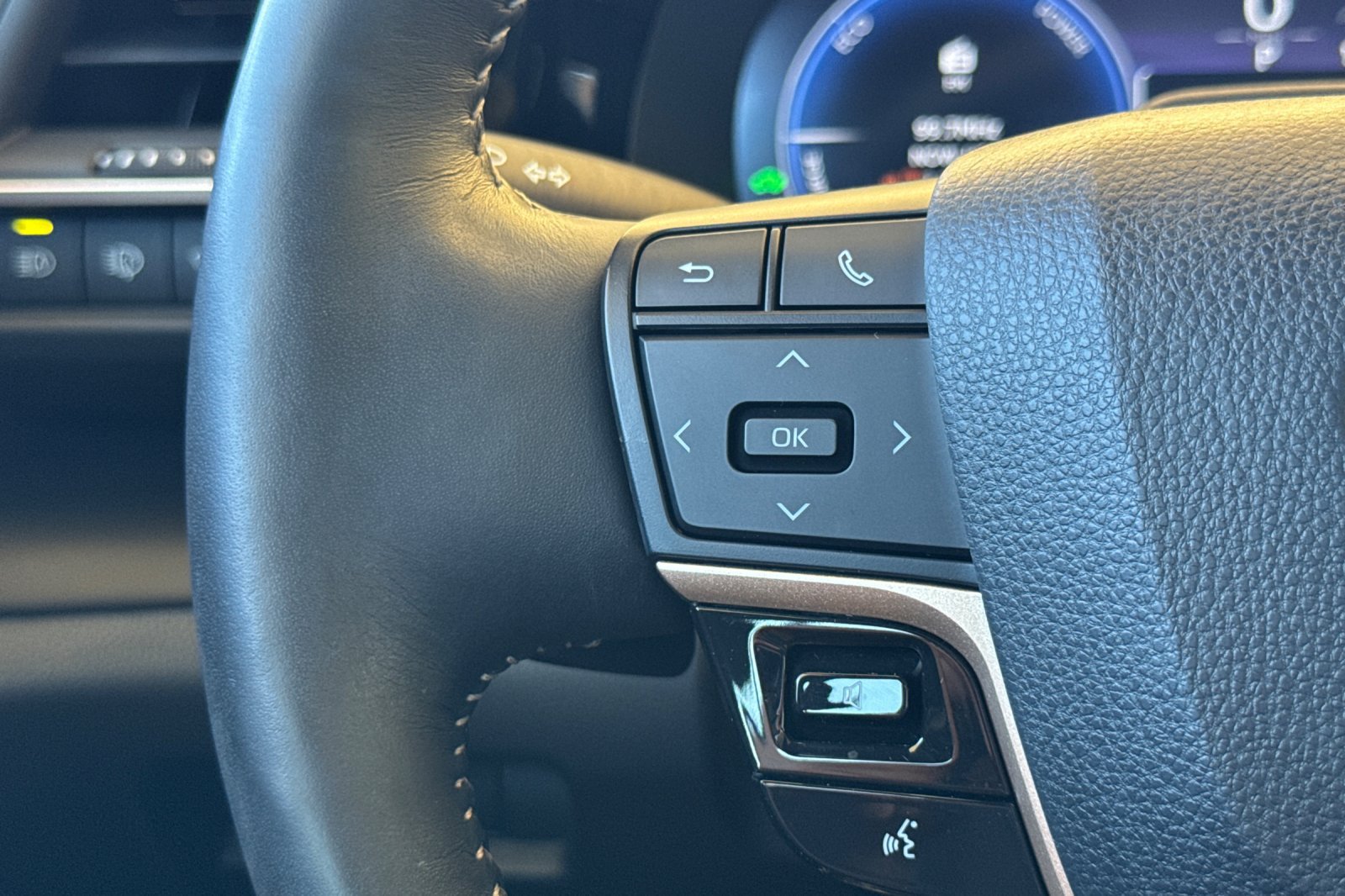 Certified 2025 Toyota Crown Signia w/ Advanced Technology Package AWD/4WD image 29