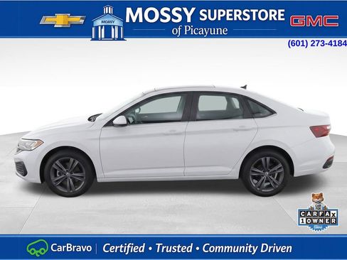 Used 2023 Volkswagen Jetta SE w/ Panoramic Sunroof Package FWD image 8