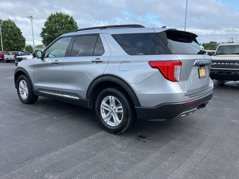 Used 2022 Ford Explorer XLT w/ Equipment Group 202A AWD/4WD image 4