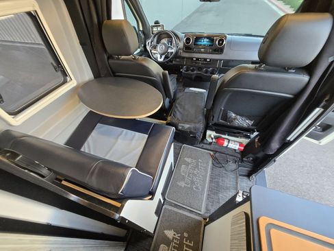 Used 2020 Mercedes-Benz Sprinter 2500 image 3