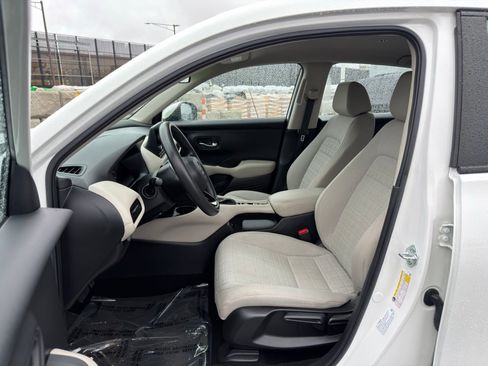 Used 2024 Honda HR-V LX image 10