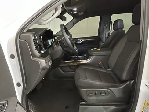 Used 2026 Chevrolet Silverado 1500 LT Trail Boss w/ LPO, Dark Essentials Package AWD/4WD image 11
