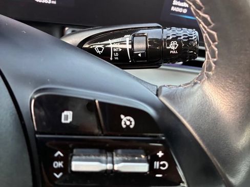 Used 2023 Hyundai Elantra Limited FWD image 24