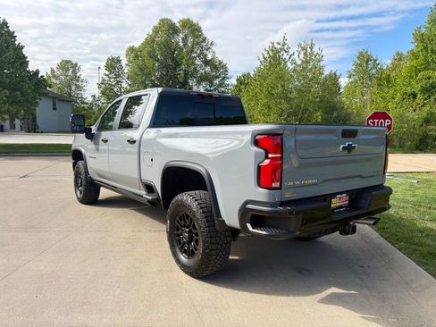 Used 2024 Chevrolet Silverado 2500 ZR2 w/ Technology Package AWD/4WD image 7