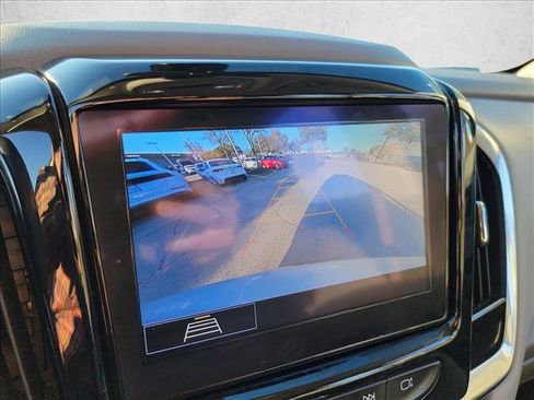 Used 2021 Chevrolet Traverse LT image 20