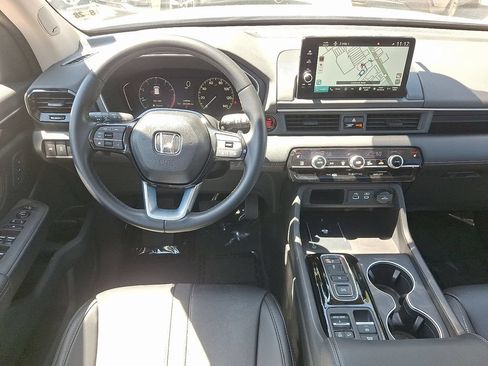 Used 2023 Honda Pilot Touring image 12