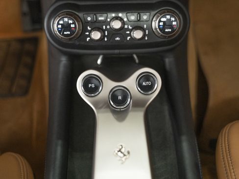 Used 2010 Ferrari California image 52