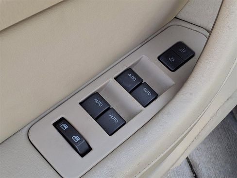 Used 2011 Lincoln MKS image 14