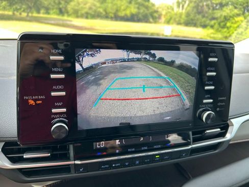 Certified 2024 Toyota Sienna XLE FWD image 25