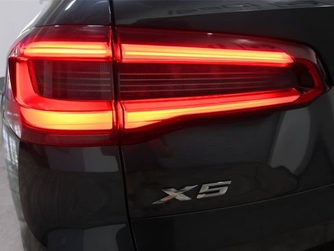 Used 2019 BMW X5 xDrive40i w/ Convenience Package AWD/4WD image 38