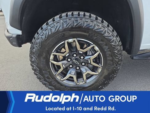 Used 2025 Chevrolet Colorado ZR2 w/ Off-Road Front Bumper Package AWD/4WD image 30