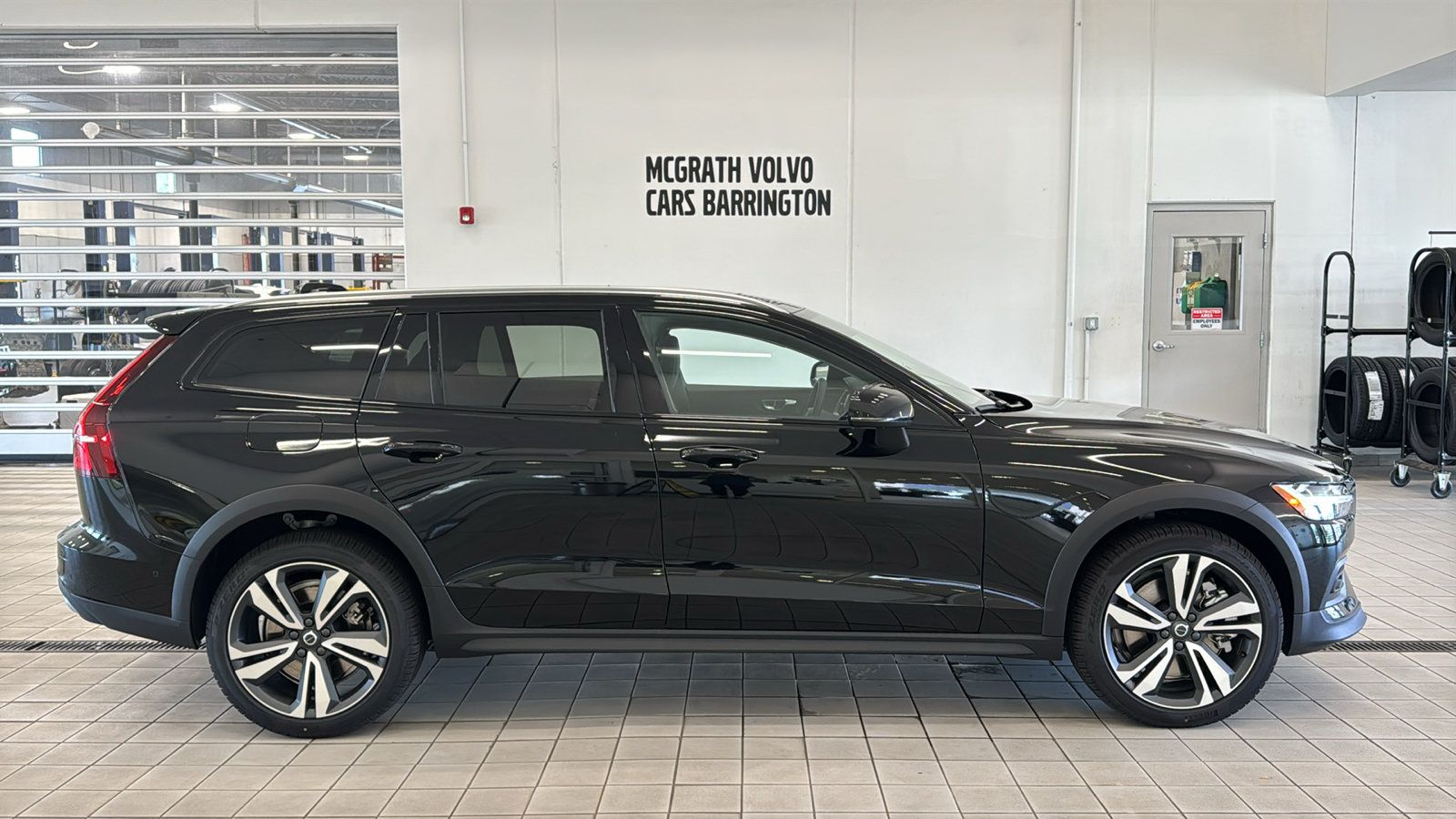 New 2026 Volvo V60 B5 Cross Country Plus w/ Protection Package Premier AWD/4WD image 4