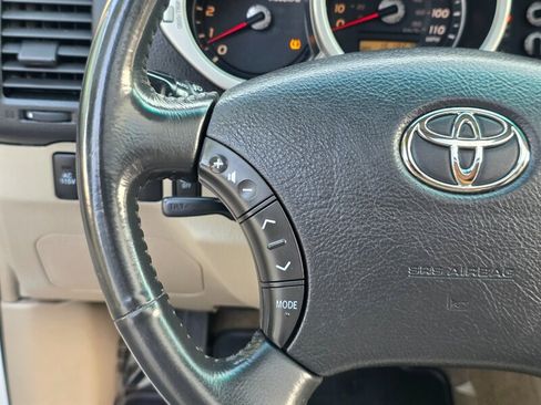 Used 2005 Toyota 4Runner Limited image 35