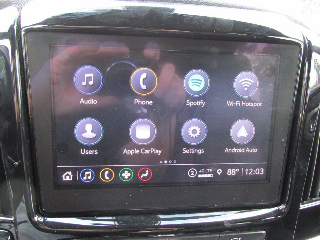 Used 2022 Chevrolet Traverse LT FWD image 12