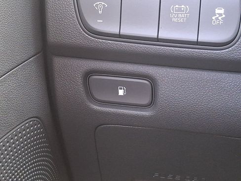 Used 2018 Kia Niro LX image 26