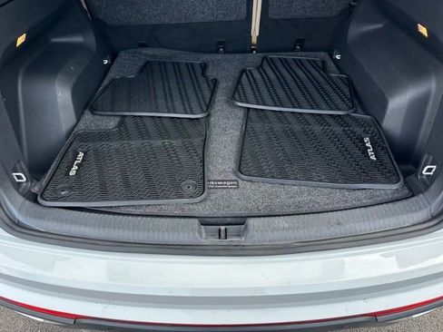 Used 2020 Volkswagen Atlas Cross Sport SE w/ Panoramic Sunroof Package image 20