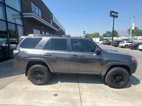 Used 2022 Toyota 4Runner TRD Off-Road AWD/4WD image 5