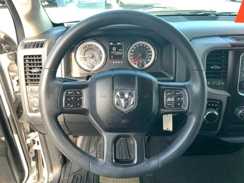 Used 2018 RAM 1500 Express RWD image 11