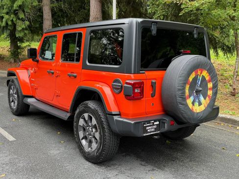 Used 2018 Jeep Wrangler Unlimited Sahara AWD/4WD image 4