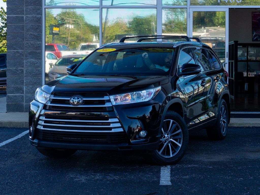 Used 2017 Toyota Highlander XLE w/ Protection Package #3 AWD/4WD image 6