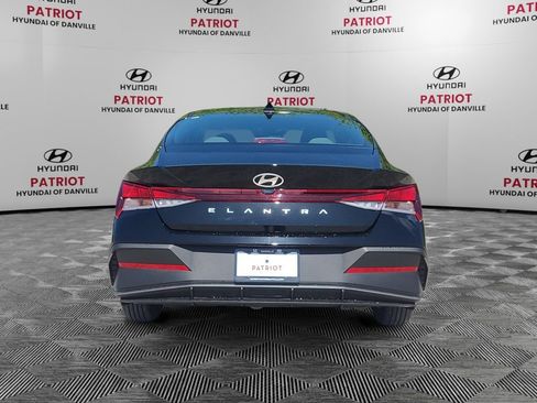 New 2026 Hyundai Elantra SE FWD image 4