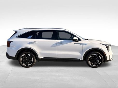 Used 2025 Kia Sorento S w/ Panoramic Sunroof Package FWD image 6