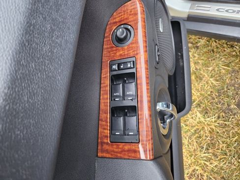 Used 2010 Jeep Commander Limited AWD/4WD image 4