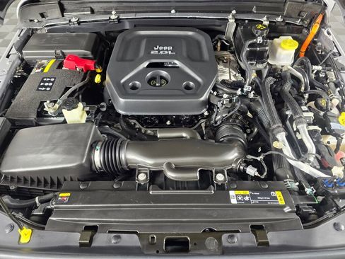 Used 2021 Jeep Wrangler Unlimited Sahara image 9