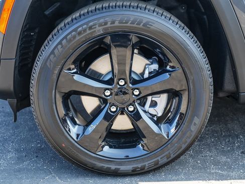 New 2025 Jeep Grand Cherokee L Altitude image 9