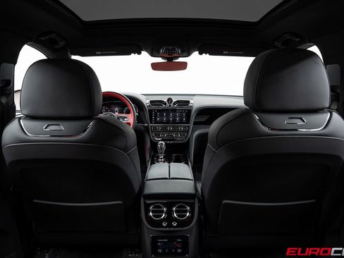 Used 2024 Bentley Bentayga AWD/4WD image 24