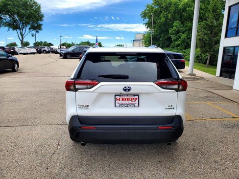 Used 2021 Toyota RAV4 LE AWD/4WD image 6