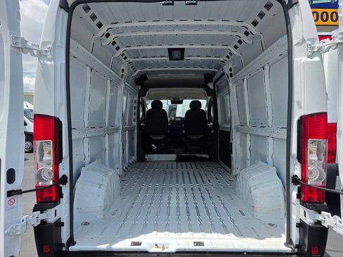 Used 2024 RAM ProMaster 2500 w/ Convenience Group FWD image 11