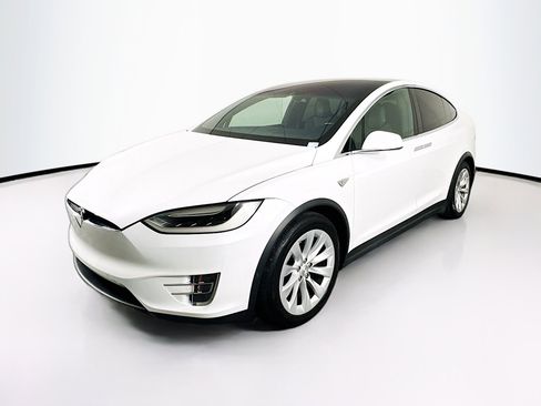 Used 2016 Tesla Model X 90D image 3