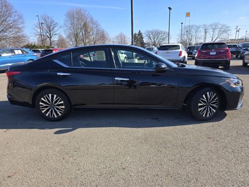 Used 2023 Nissan Altima 2.5 SV image 15