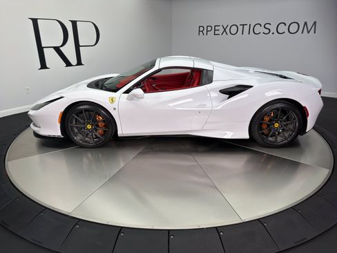 Used 2023 Ferrari F8 Tributo RWD image 13